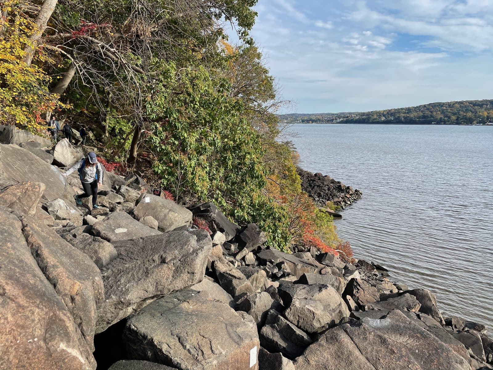 Boulder field along the Hudson River on the Giant Stairs trail